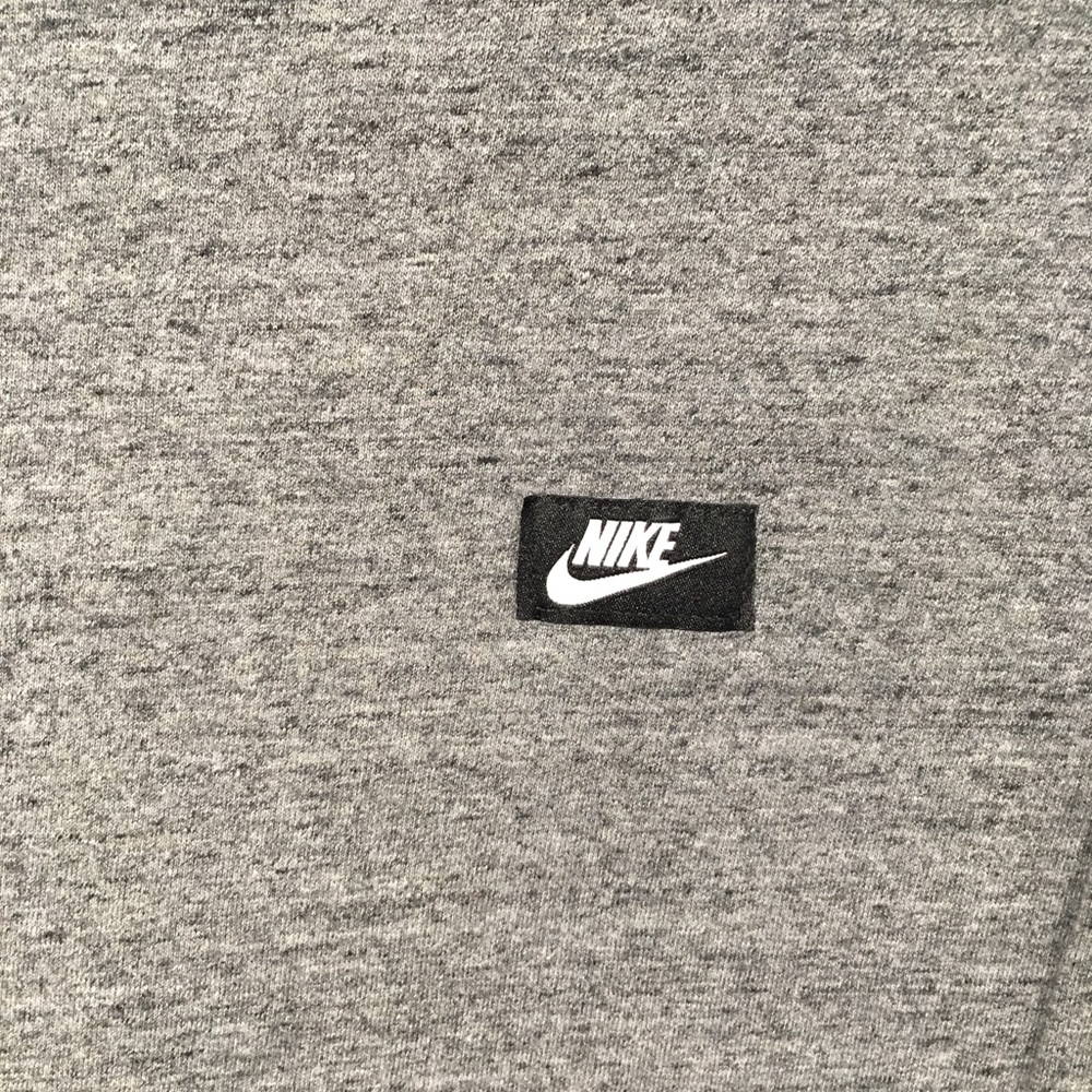 Nike tee - Picture 2 of 4